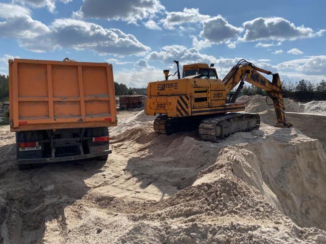 Прокуратура і СБУ викрили незаконний видобуток піску на Рівненщині
