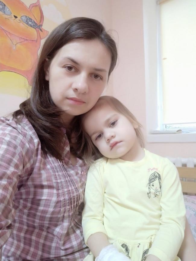 Сім’я з Рівненської області просить небайдужих допомогти врятувати трирічну донечку