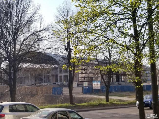 Спорткомплекс на Макарова "росте" та чекає нових коштів від ДФРР (ФОТО)