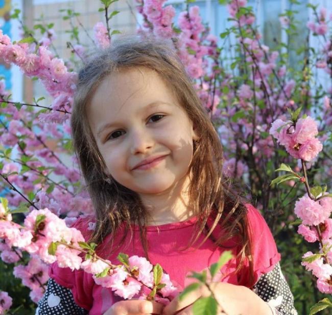8-річна красуня з Рівного потребує допомоги в лікуванні раку
