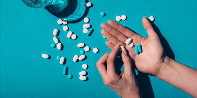 Iбупрофен можна використовувати для лікування симптомів COVID-19 —висновок експертів
