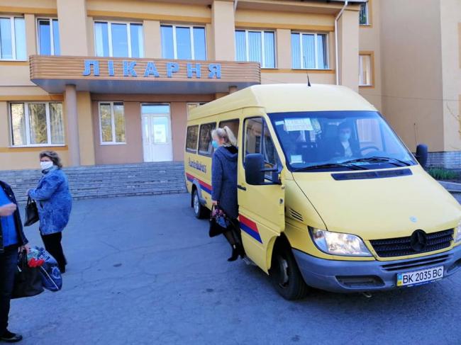 На Рівненщині патрульні оштрафували автобус, який перевозив медичних працівників