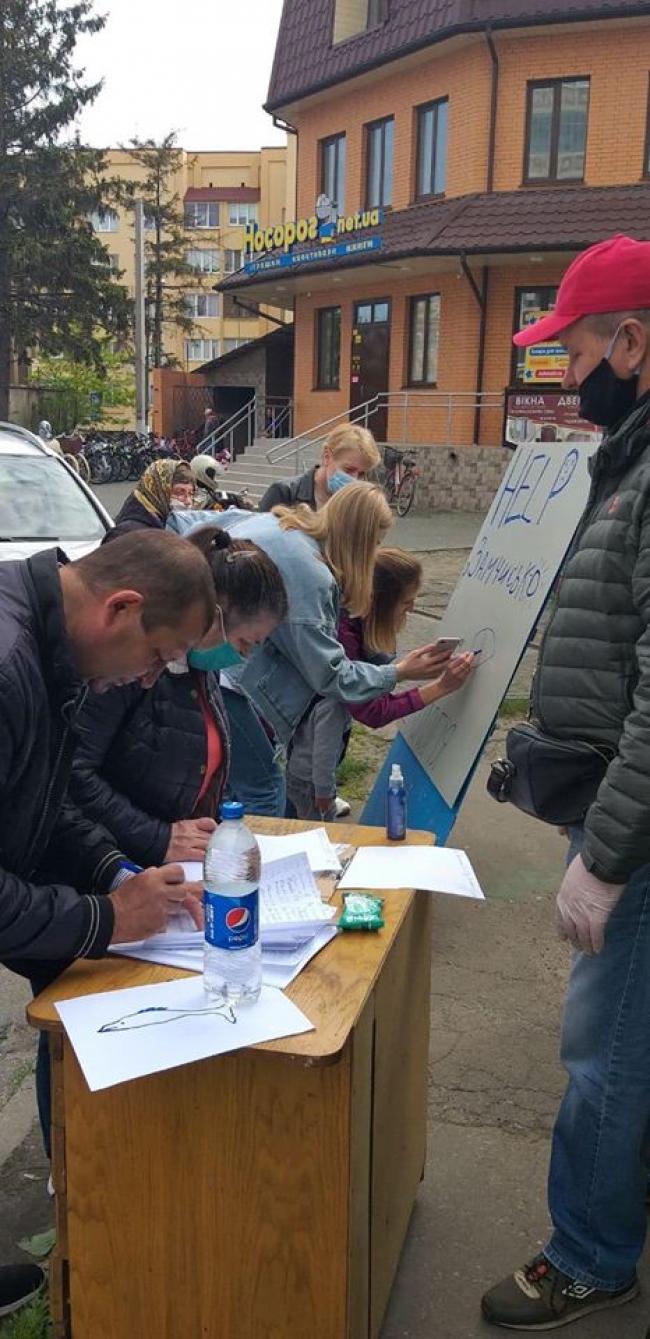 На Рівненщині збирали підписи під петицією про очищення річки Замчисько
