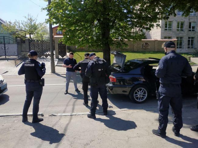 У Рівному - затримання: власник BMW погрожував іншому водієві зброєю (ФОТО+ВІДЕО)