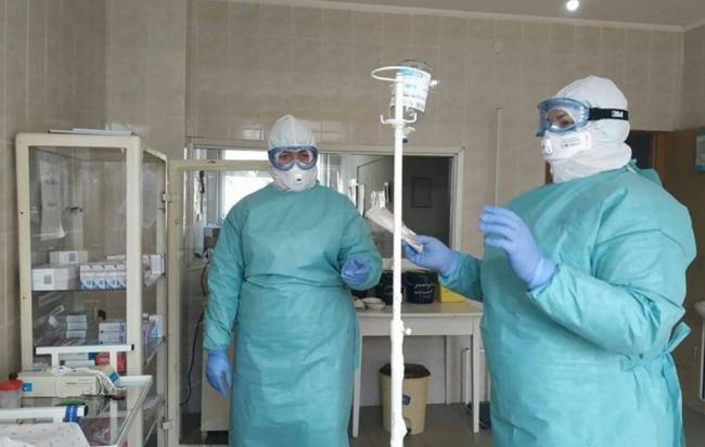 Більше пів тисячі медичних працівників Рівненщини підхопили коронавірус