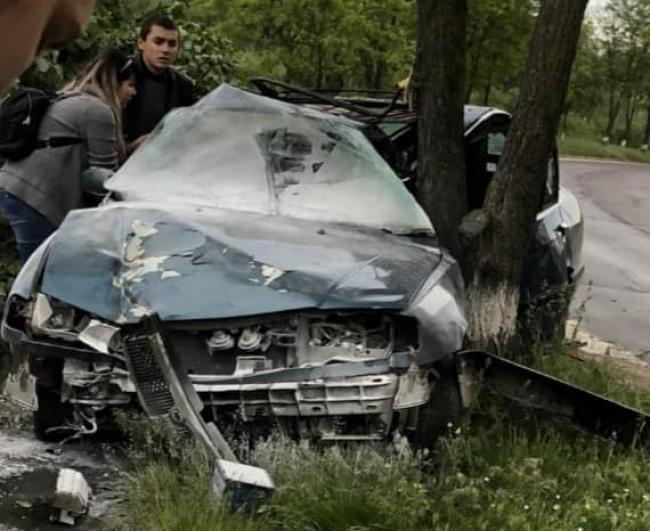 ДТП на Рівненщині: із понівеченого авто діставали 24-річного водія (ФОТО)