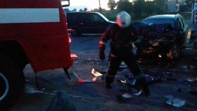 На Рівненщині ДТП з постраждалими: вантажівка зіткнулась з легковиком (ФОТО)