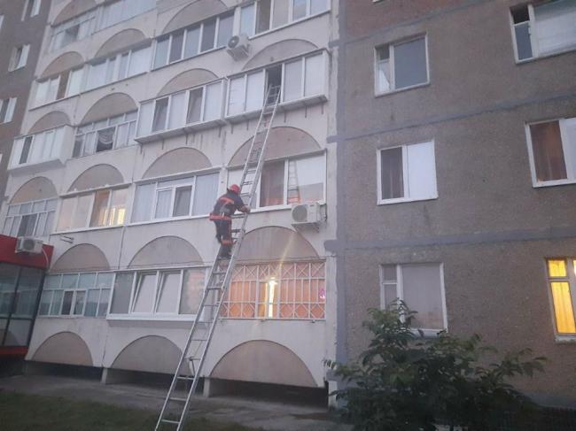 На Рівненщині рятувальники допомогли чоловікові потрапити до власного помешкання