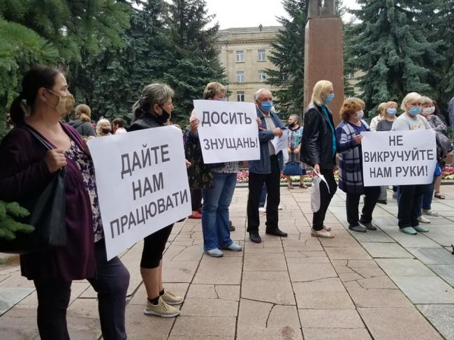 "Не дають продавати взуття": торговці з Базарної влаштували протест (ФОТО)