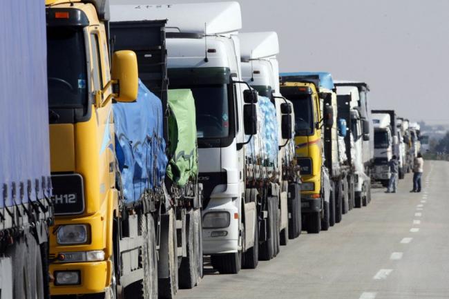 Обмеження руху вантажівок на Рівненщині: місця для відстою