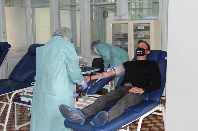 Охоронці судів Рівненщини стали донорами крові