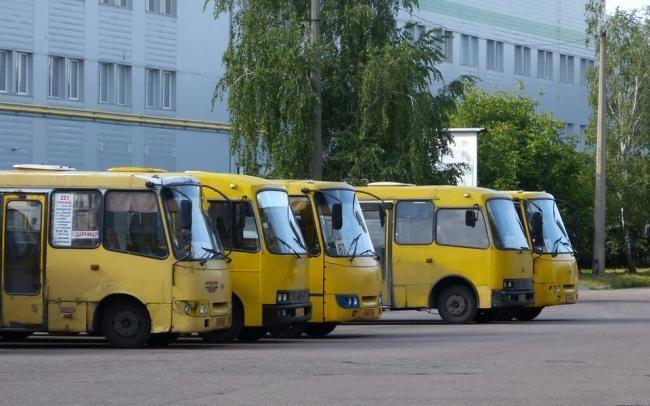Прем’єр-міністр України закликав міських голів по максимуму випустити громадський транспорт