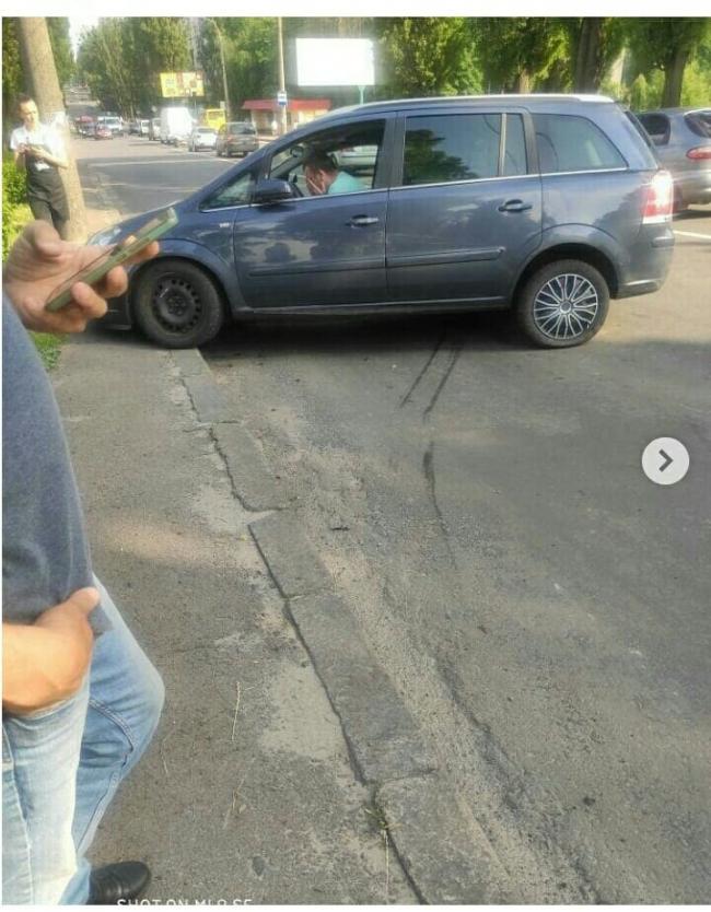 У Рівному ДТП на Соборній - авто занесло від вистрілу колеса (ФОТО+ВІДЕО)