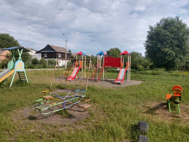 У Рівному відремонтували дитячий майданчик (ФОТО)