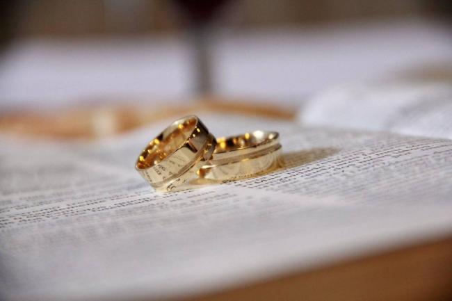206 розлучень і майже 2 тисячі одружень зареєстрували на Рівненщині за пів року