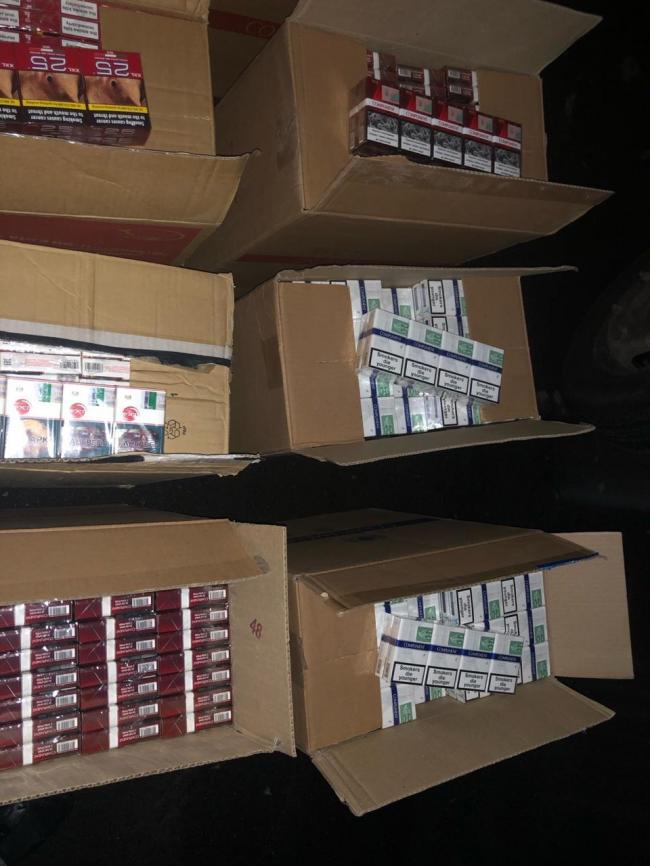 8 тис пачок вилучили: у Рівному продавали цигарки, які ввезли незаконно (ФОТО)