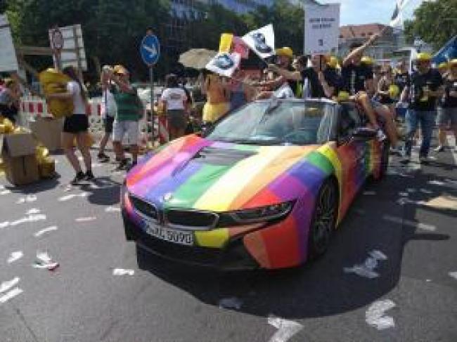 Компанія "BMW" відреагувала на бойкот мешканця Рівненщини через ЛГБТ-символіку