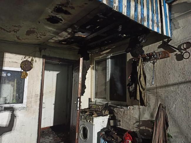 На Рівненщині від удару блискавки спалахнув будинок (ФОТО)