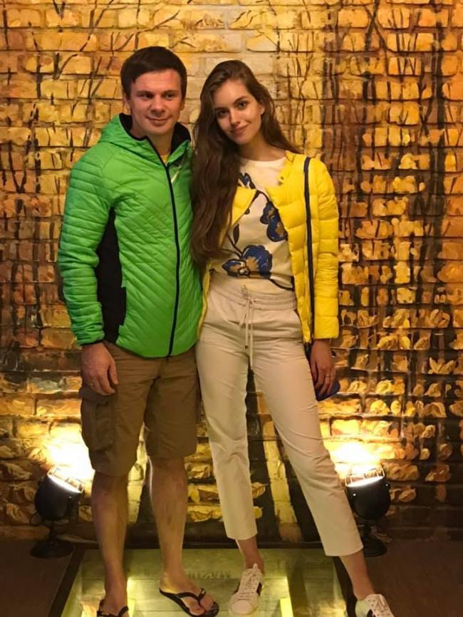 На Рівненщину завітала зіркова пара: Дмитро Комаров та Олександра Кучеренко відвідали Тунель кохання