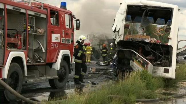 Український автобус потрапив у масштабне ДТП у Польщі: травмувалось 16 людей