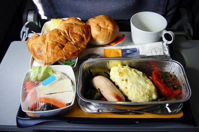 "Укрзалізниця" поновлює харчування у пасажирських поїздах