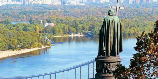В Україні сьогодні відзначають День хрещення Київської Русі: привітання у віршах та прозі