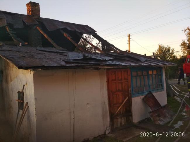 Родина з Рівненщини, в якої згорів будинок, потребує допомоги