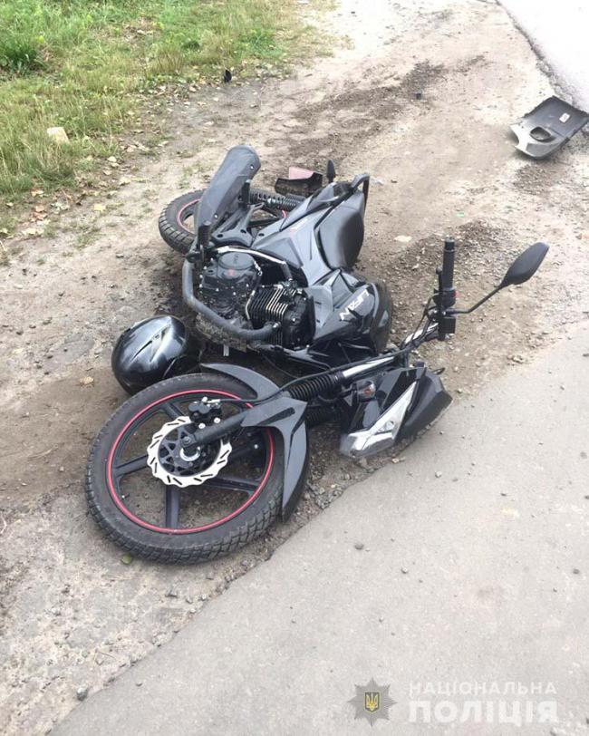 На Рівненщині іномарка зіткнулась із мотоциклом: є травмовані (ФОТО)