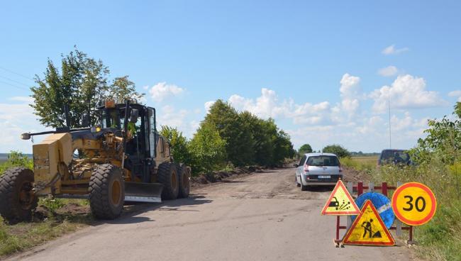 На Рівненщині ремонтують дорогу у Хрінниках