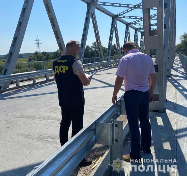 Поліцейські повідомили про підозру службовцю Служби автомобільних доріг у Рівненській області