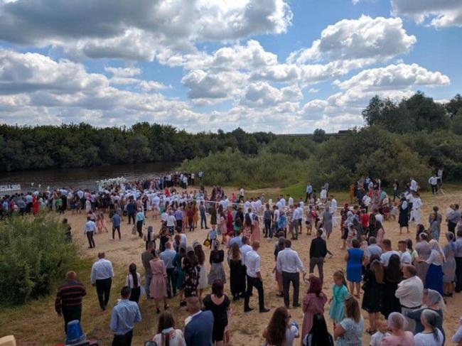 Понад 500 чоловік взяли участь в обряді водного хрещення на Рівненщині