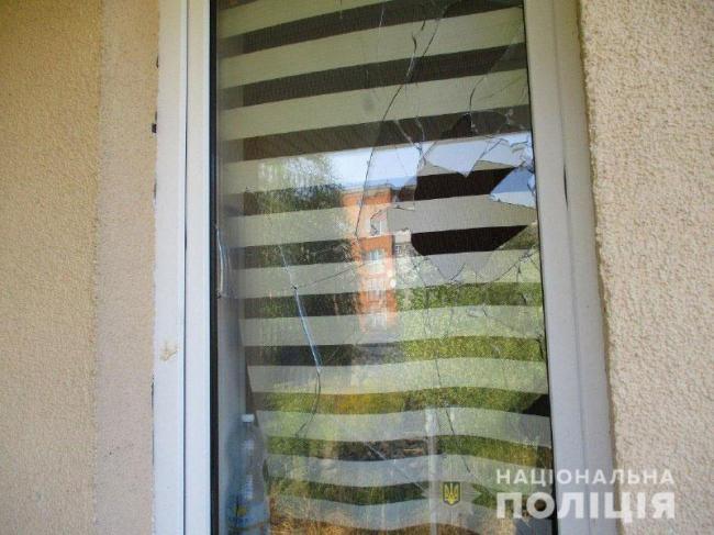 У місті на Рівненщині крадії розбили вікно будинку та винесли техніку