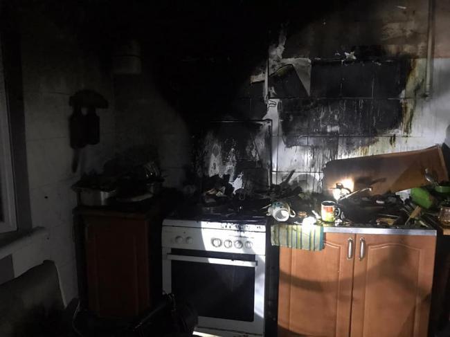 У Острозі у багатоквартирному будинку вигоріла кухня