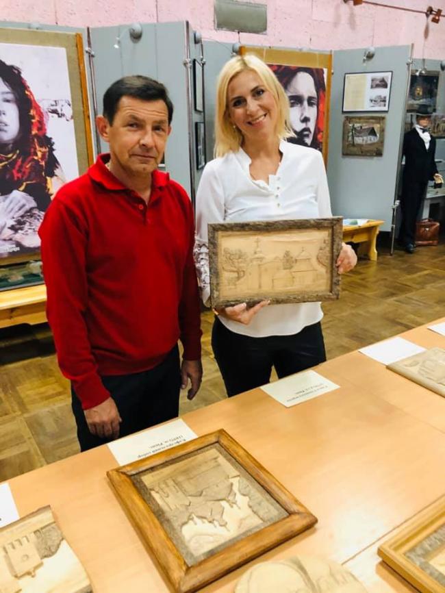 У Рівненському краєзнавчому музеї відкрилась тактильна виставка виробів з дерева