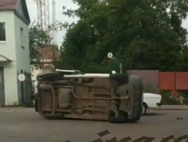 Біля залізничного вокзалу у Рівному - ДТП: на місці події працює "швидка"