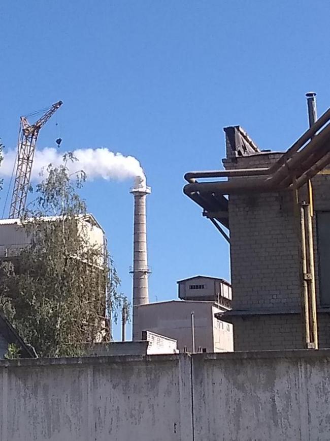 На Рівненщині завод оштрафували за забруднення повітря