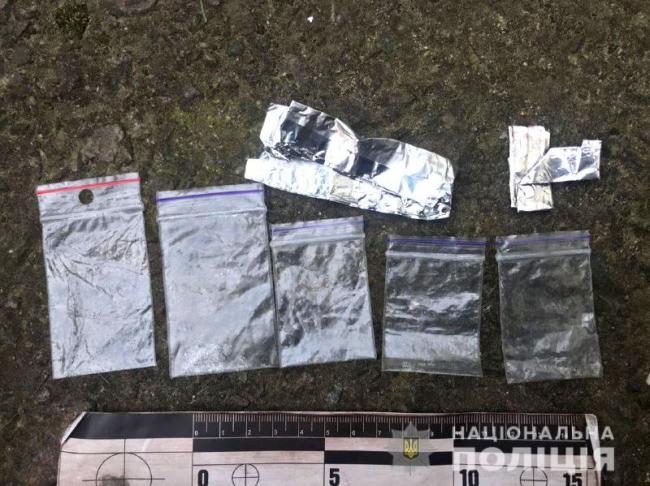 Поліцейські викрили трьох жителів Рівненщини на зберіганні наркотиків
