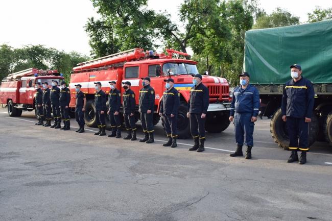 Жителі Донеччини подякували рівненським рятувальникам за відновлення обстріляних будинків