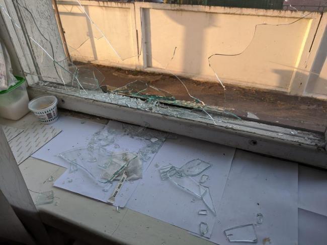 У Дубровиці чоловік розбив вікно у приміщенні ТВК
