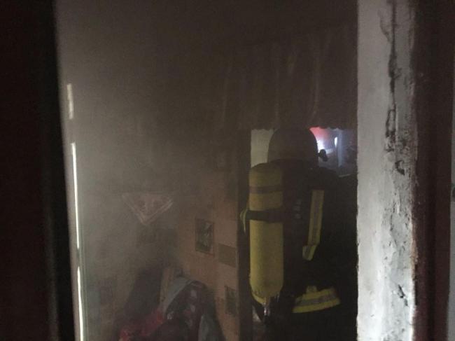 У місті на Рівненщині горіла квартира в багатоповерхівці: евакуювали 15 мешканців