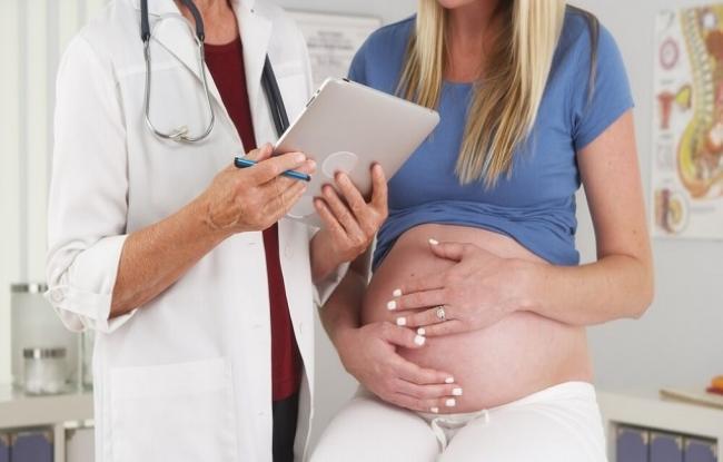 До опорної лікарні на Рівненщині госпіталізували вагітну жінку з COVID-19