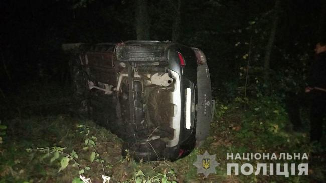 На Рівненщині 19-річна водійка допустила перекидання авто: є постраждалі 