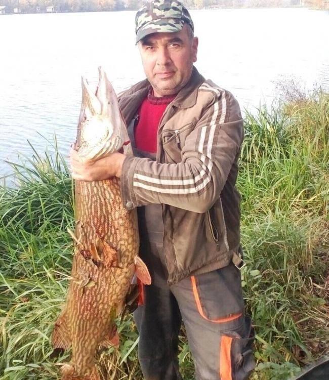 На Рівненщині рибалка спіймав 13-кілограмову хижу рибу (ФОТОФАКТ)