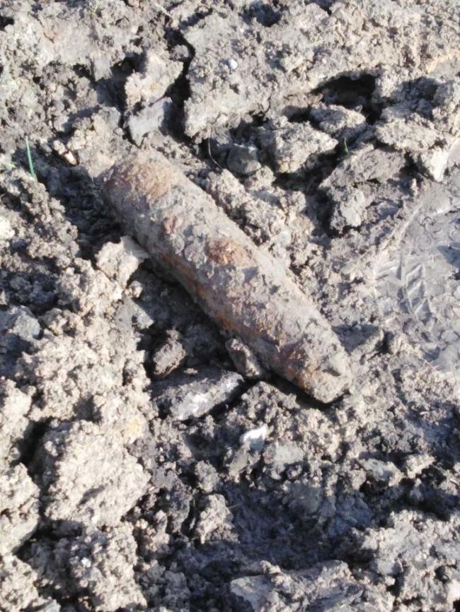 На території рівненського підприємства знайшли снаряд у бойовому стані