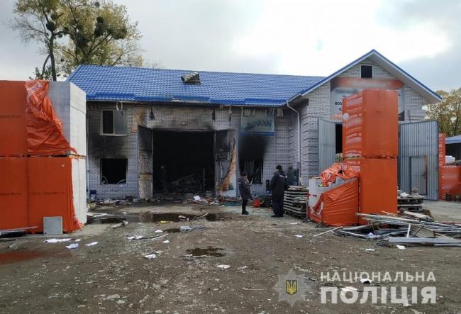 На Київщині стався вибух у будівельному магазині: є постраждалі
