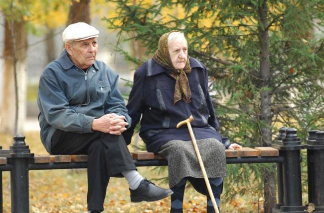 На Рівненщині ввели пріоритетні години для пенсіонерів