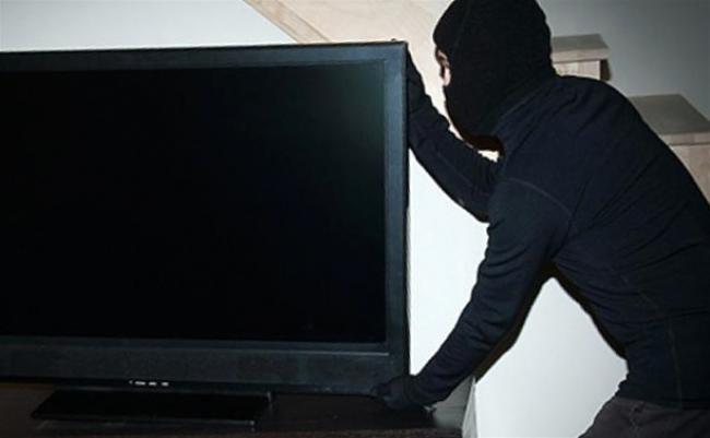 На Рівненщині юнак проник у помешкання односельця і вкрав телевізор