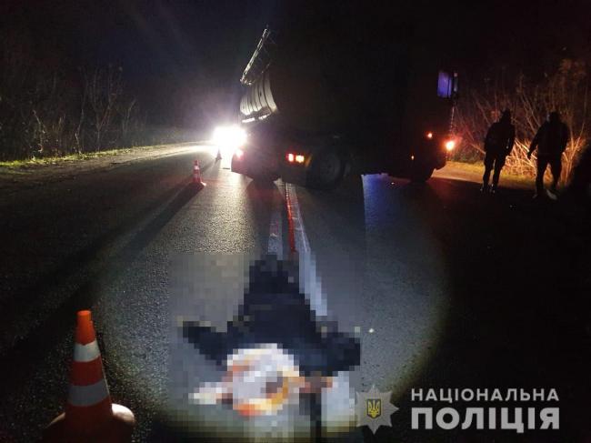 Стояв на дорозі: у Рівненської районі на смерть збили пенсіонера (ФОТО)