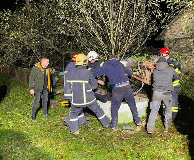 В колодязі на Рівненщині знайшли тіло чоловіка: його діставали рятувальники та копачі криниць (ФОТО)