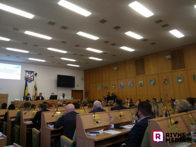 Депутати Рівненської обласної ради пішли на перерву, не розглянувши жодного питання